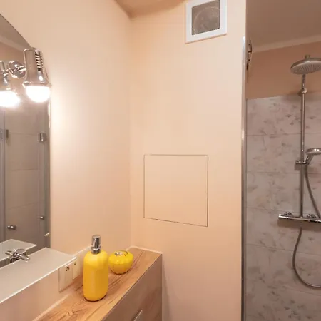 Land Of Lakes By Bookinghost شقة